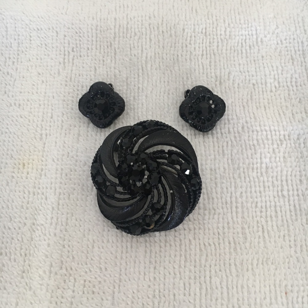 Vintage black stud earrings with matching pin
